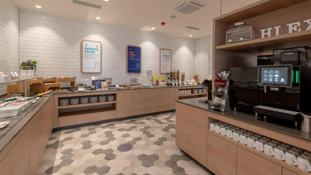 Holiday Inn Express - Munich North By Ihg 3*,