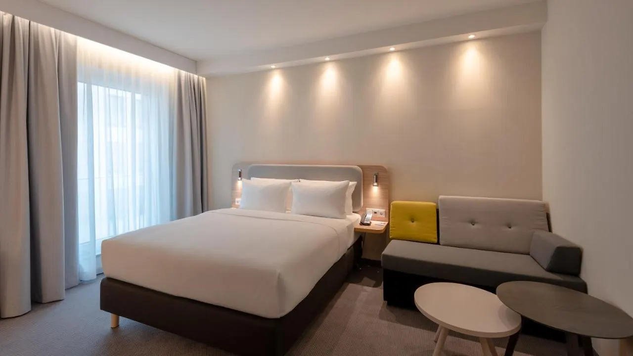 Holiday Inn Express - Munich North By Ihg 3*,